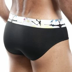 Mensuas MNH019 Brief