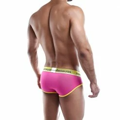 Mensuas MNH026 Brief