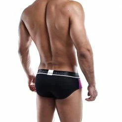Mensuas MNH027 Brief